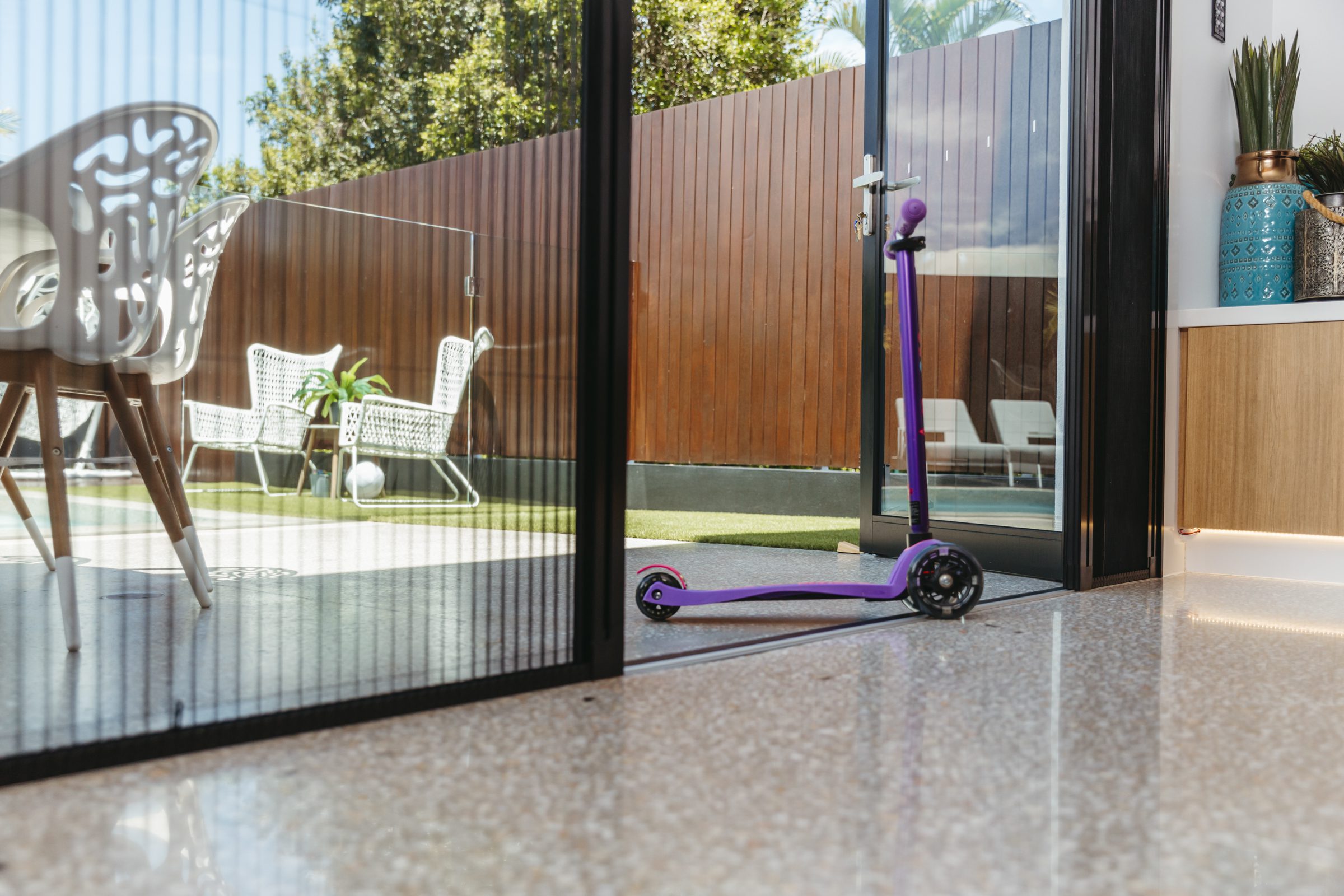 Trackless mesh door with smooth operation for seamless insect protection and unobstructed entry"